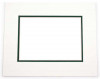 Double Passe Partout Blanc/Vert Foncé. 12 x 17cm pour le découpage intérieur. 20.3 x 25.4cm (10 Pièces) [MD20207]